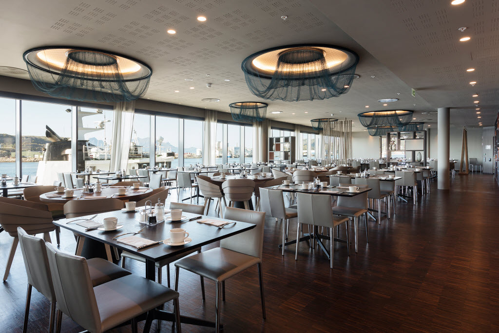 Photo by: Haakon Brox, hotellfoto.no, +47 984 45 543, haakonbrox@gmail.com Scandic Havet, Bodo, Havneutsikten restaurant, overview